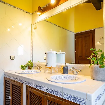 Apart-hotel Casa Ohana, A 5 Min De Comillas Rioturbio